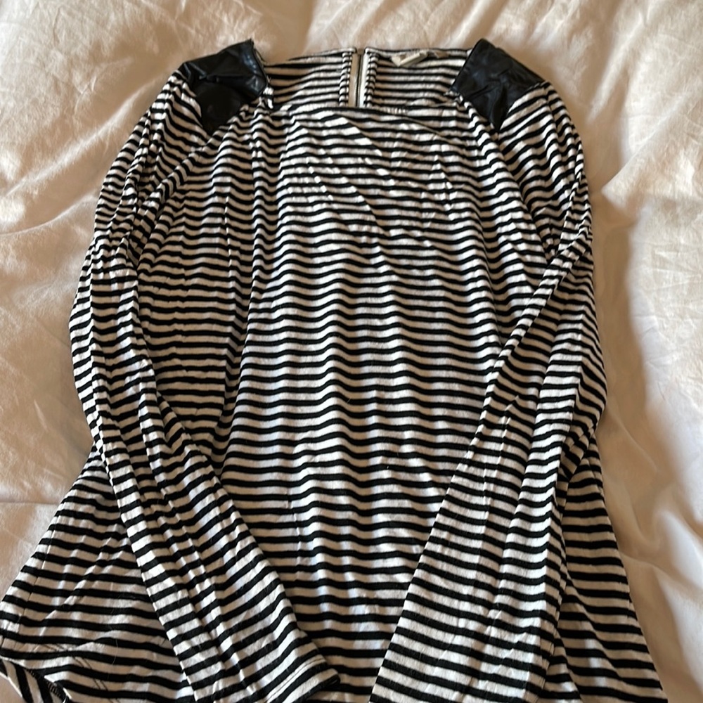 Striped black and white long sleeve banana republic leather shoulder pads size S